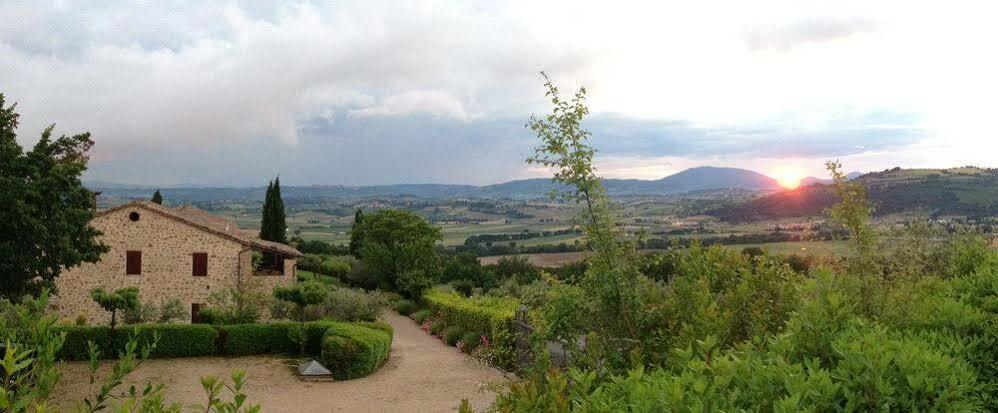 Agriturismo Le Colombe Assisi Exterior foto